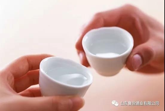 為什么敬酒要罰三杯？
