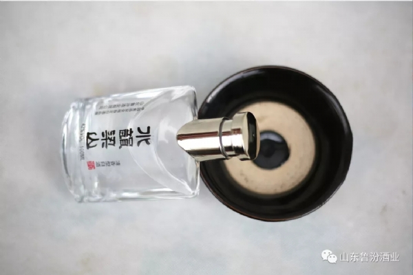 人生如酒，醒也好，醉也好，淡然一笑！
